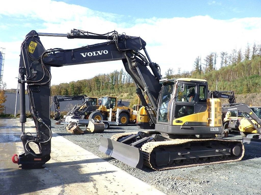 Volvo ECR 235 D - حفار زاحف: صورة 1 Volvo ECR 235 D - حفار زاحف: صورة 1