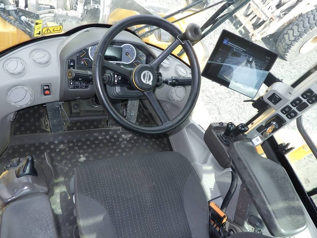 اللودر بعجل Volvo L 220 H: صورة 11