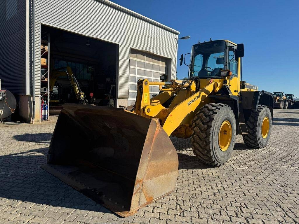 Komatsu WA 320-3H - اللودر بعجل: صورة 1 Komatsu WA 320-3H - اللودر بعجل: صورة 1