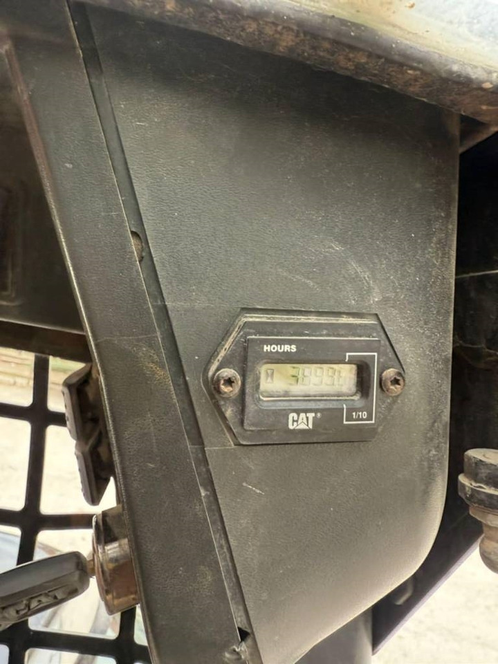 CAT 216  - شيول صغير: صورة 4 CAT 216  - شيول صغير: صورة 4