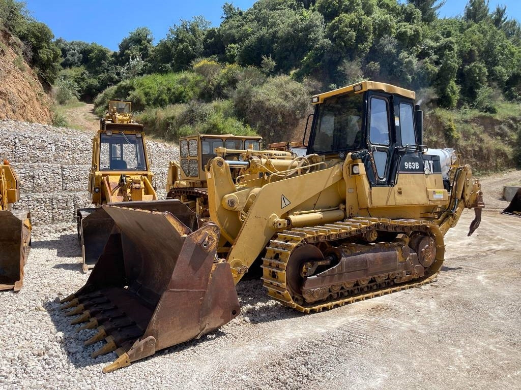 CAT 963B - اللودر المجنزر: صورة 1 CAT 963B - اللودر المجنزر: صورة 1