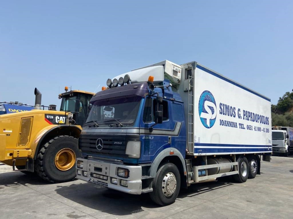 Mercedes-Benz 2553L - شاحنة ذات مبرد: صورة 2 Mercedes-Benz 2553L - شاحنة ذات مبرد: صورة 2