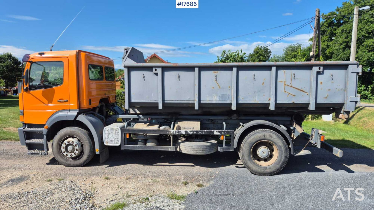Mercedes-Benz 1828 hooklift (1999) two containers - شاحنة برافعة خطافية: صورة 4 Mercedes-Benz 1828 hooklift (1999) two containers - شاحنة برافعة خطافية: صورة 4