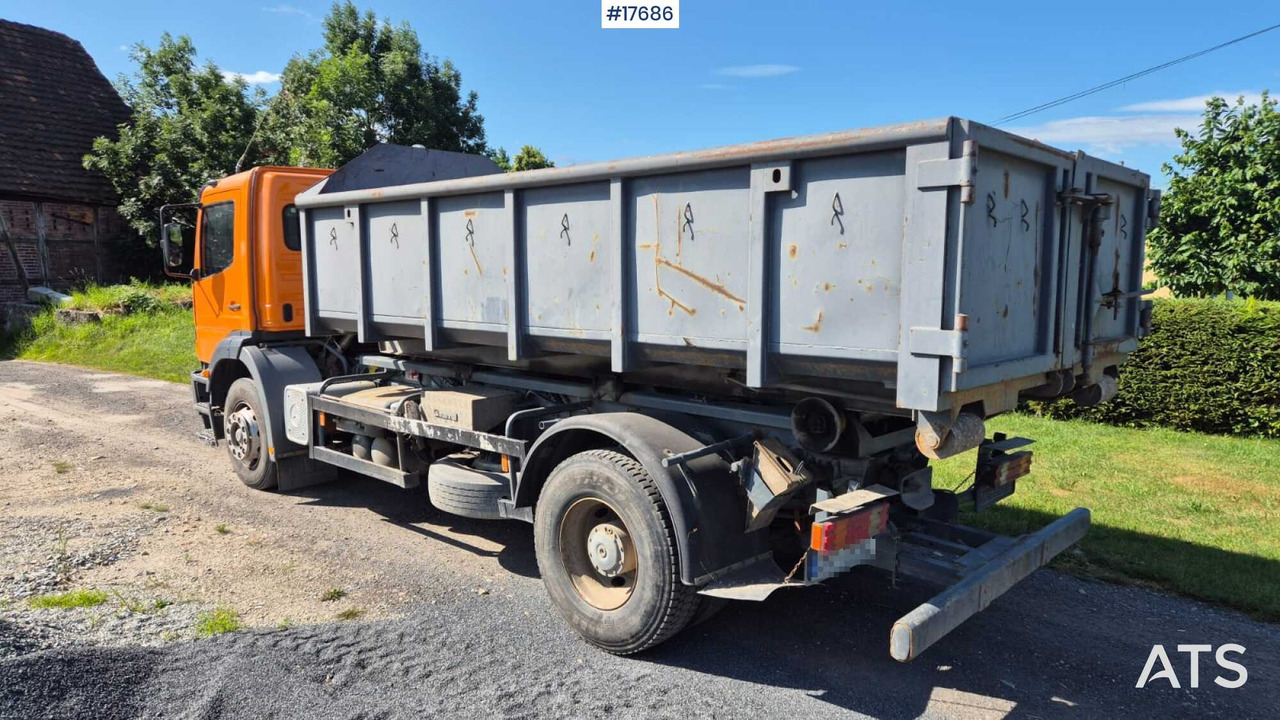 Mercedes-Benz 1828 hooklift (1999) two containers - شاحنة برافعة خطافية: صورة 5 Mercedes-Benz 1828 hooklift (1999) two containers - شاحنة برافعة خطافية: صورة 5