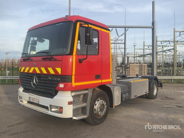 1999 Mercedes-Benz Actros 1835 4x2 Cab and Chassis - شاحنة بهيكل معدني للمقصورة: صورة 2 1999 Mercedes-Benz Actros 1835 4x2 Cab and Chassis - شاحنة بهيكل معدني للمقصورة: صورة 2