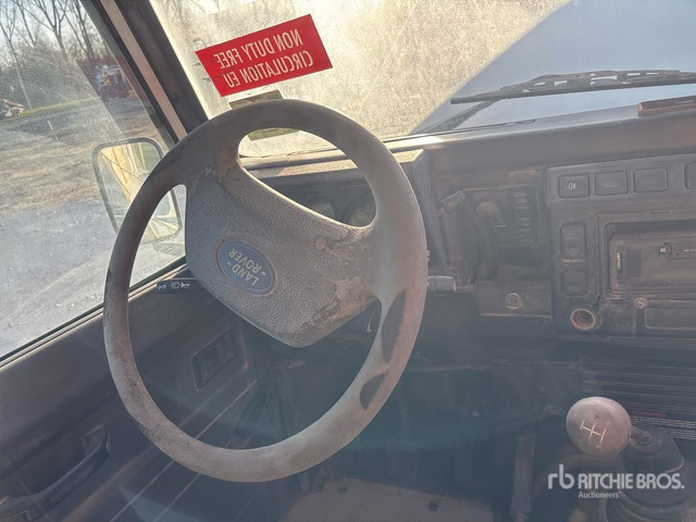 2010 Land Rover Defender 4x4 (Inoperable) Pickup - شاحنة البيك أب: صورة 5 2010 Land Rover Defender 4x4 (Inoperable) Pickup - شاحنة البيك أب: صورة 5