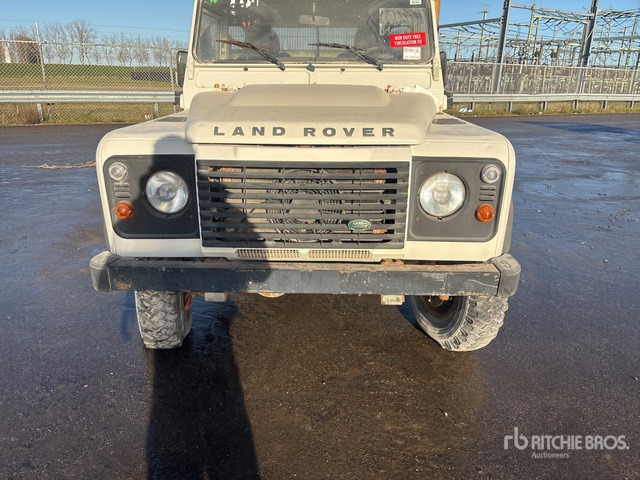 2010 Land Rover Defender 4x4 (Inoperable) Pickup - شاحنة البيك أب: صورة 4 2010 Land Rover Defender 4x4 (Inoperable) Pickup - شاحنة البيك أب: صورة 4