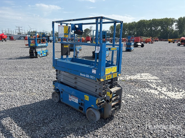 2013 Genie GS-1932 Electric Scissor Lift - مرفاع مقصي: صورة 3 2013 Genie GS-1932 Electric Scissor Lift - مرفاع مقصي: صورة 3