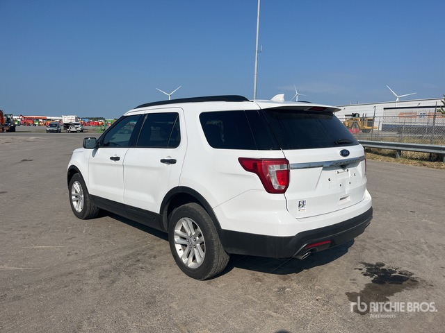 2015 Ford Explorer Base 3.5 4WD SUV - سيارة دفع رباعي: صورة 2 2015 Ford Explorer Base 3.5 4WD SUV - سيارة دفع رباعي: صورة 2