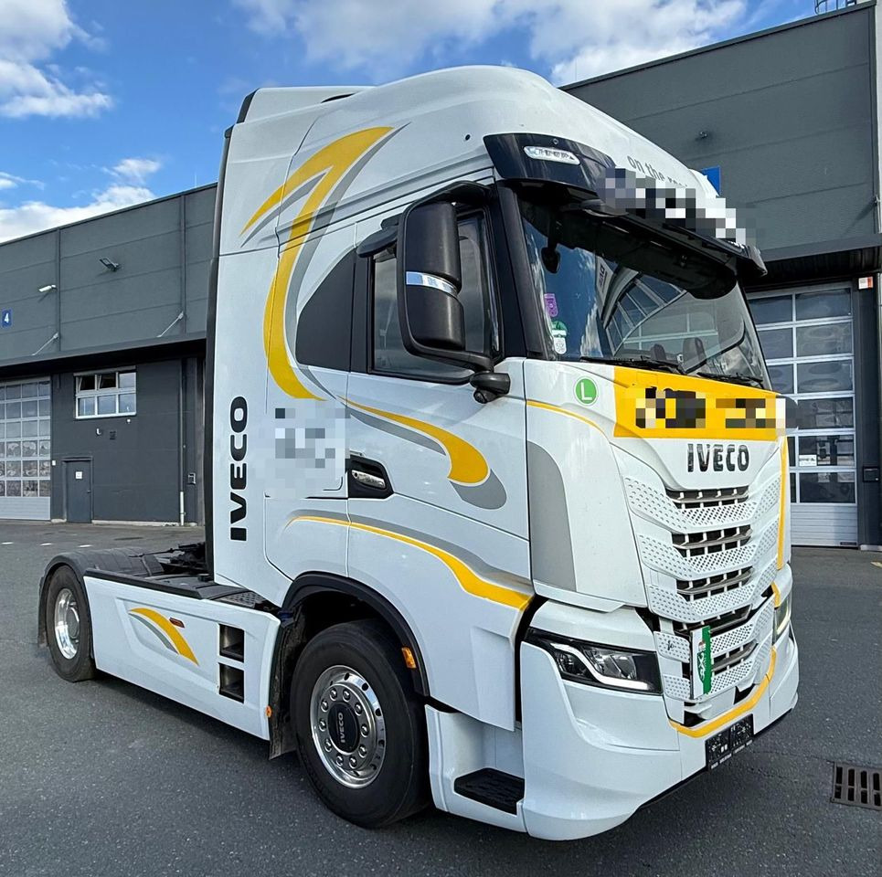 Iveco Stralis S-Way 570 // Retarder // Alusy // Skóry // TV // Full Opcja // - مقطورة السحب: صورة 3 Iveco Stralis S-Way 570 // Retarder // Alusy // Skóry // TV // Full Opcja // - مقطورة السحب: صورة 3