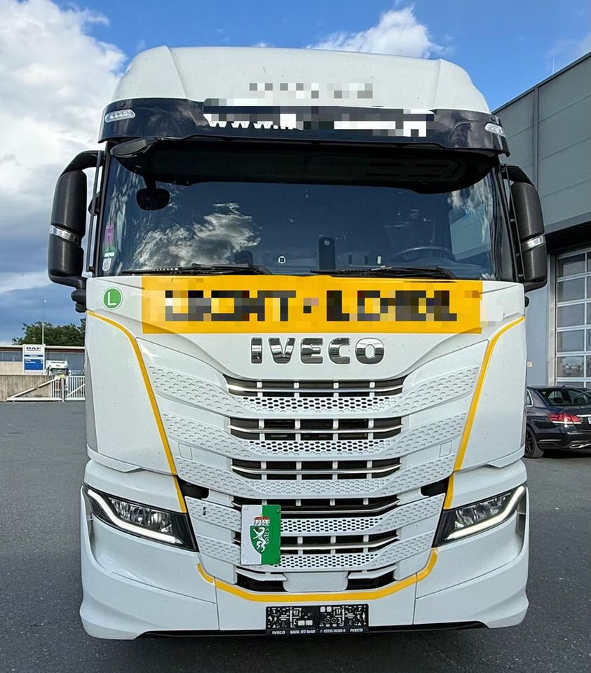 Iveco Stralis S-Way 570 // Retarder // Alusy // Skóry // TV // Full Opcja // - مقطورة السحب: صورة 2 Iveco Stralis S-Way 570 // Retarder // Alusy // Skóry // TV // Full Opcja // - مقطورة السحب: صورة 2