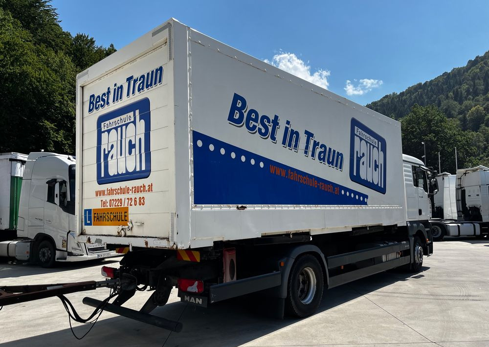 MAN TGA 18.350 6x2 D20 // BDF // Niski Przebieg // + Przyczepa Schmitz BDF // - شاحنة بهيكل معدني للمقصورة: صورة 5 MAN TGA 18.350 6x2 D20 // BDF // Niski Przebieg // + Przyczepa Schmitz BDF // - شاحنة بهيكل معدني للمقصورة: صورة 5