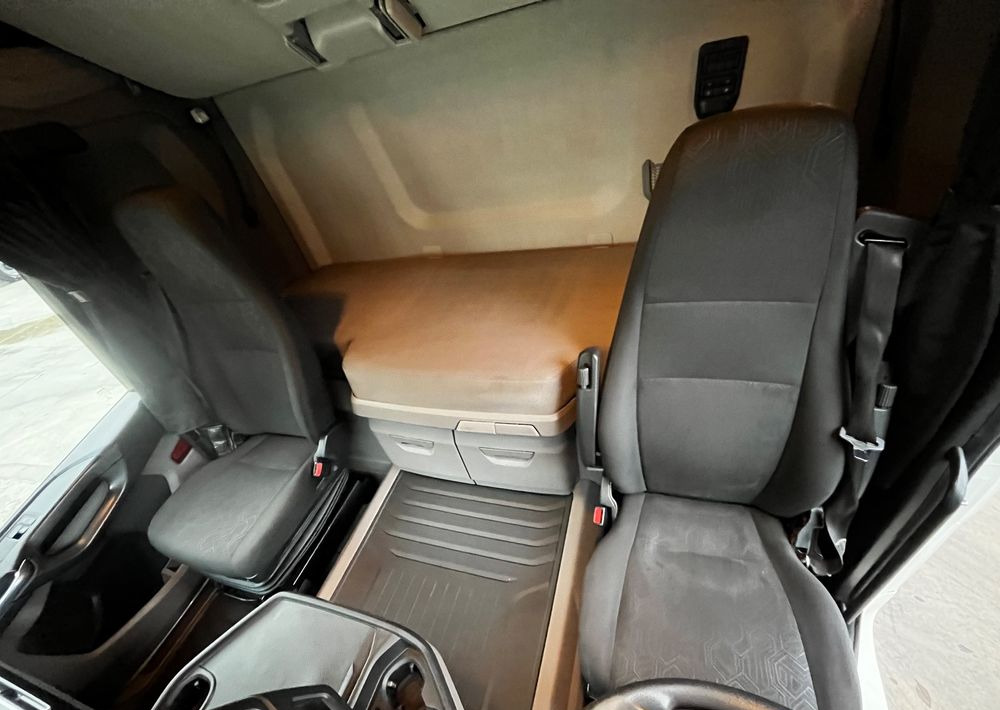 شاحنة ذات ستائر جانبية Scania R410 // 2018 Rok 6x2 // Retarder // Automat // Led // Navi // 77 //: صورة 18 شاحنة ذات ستائر جانبية Scania R410 // 2018 Rok 6x2 // Retarder // Automat // Led // Navi // 77 //: صورة 18