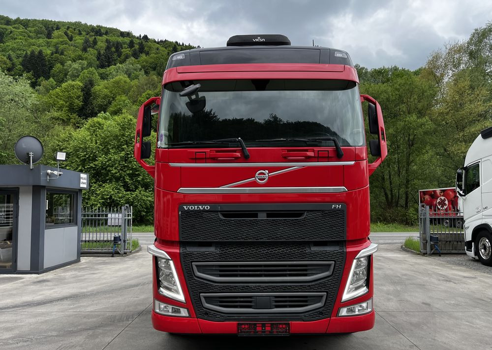 Volvo FH // Standard // 2018 // Duże zbiorniki // Klima postojowa // Radary // Idealny ! - مقطورة السحب: صورة 2 Volvo FH // Standard // 2018 // Duże zbiorniki // Klima postojowa // Radary // Idealny ! - مقطورة السحب: صورة 2