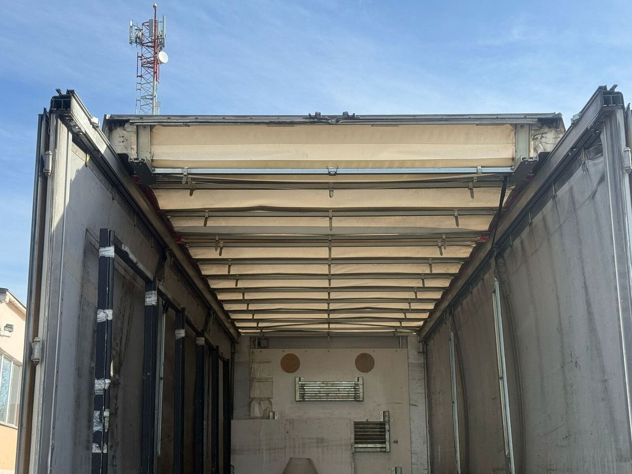 شاحنة ذات ستائر جانبية Renault 12 D12: صورة 16