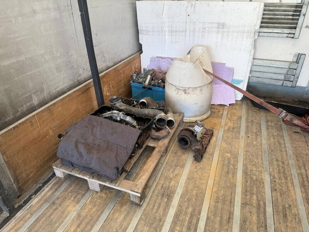 شاحنة ذات ستائر جانبية Renault 12 D12: صورة 18