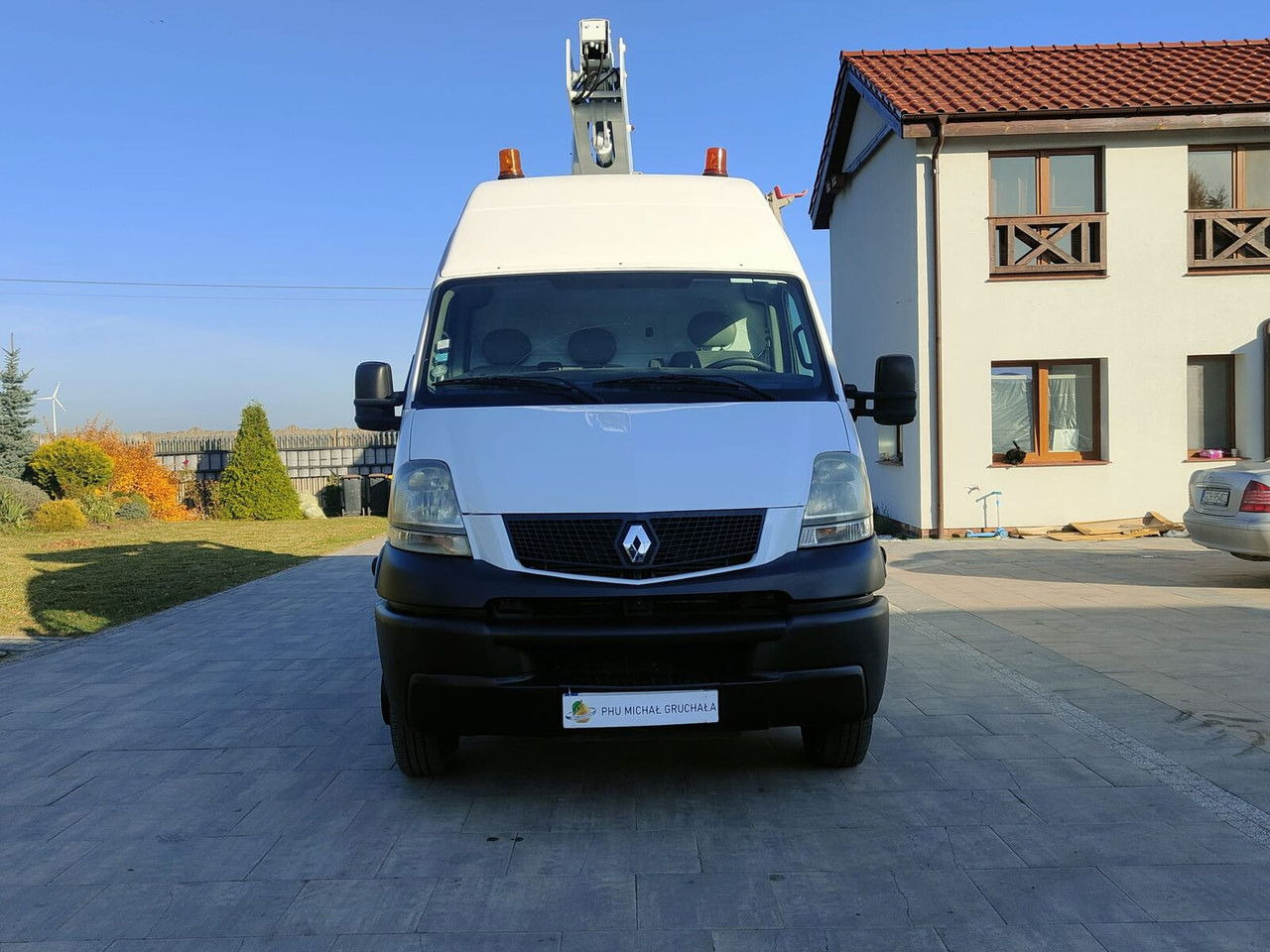 Renault Mascott 3.0 - منصة محمولة مثبتة على الشاحنة: صورة 2 Renault Mascott 3.0 - منصة محمولة مثبتة على الشاحنة: صورة 2