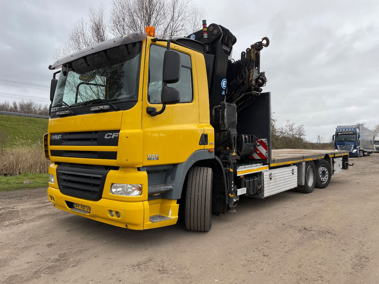 DAF 85.410 Met Effer 470 6s laadkraan ladekran loadercrane crane palfinger hiab - شاحنة كرين: صورة 1 DAF 85.410 Met Effer 470 6s laadkraan ladekran loadercrane crane palfinger hiab - شاحنة كرين: صورة 1