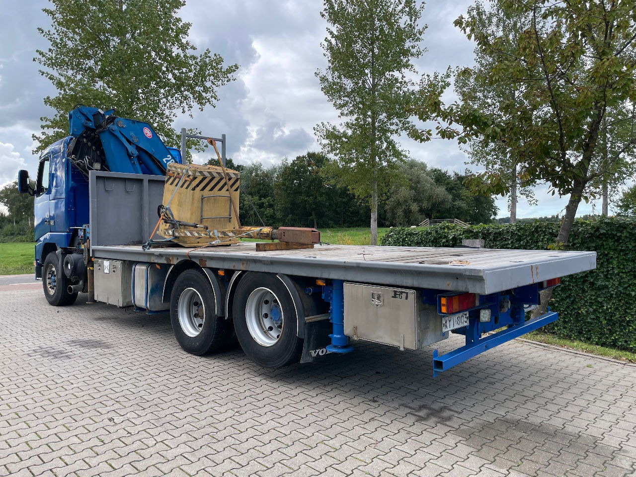 Volvo FH 16 FH16 420 with HMF 2820 crane with jib and front stamps Very Good Condition - شاحنة كرين: صورة 3 Volvo FH 16 FH16 420 with HMF 2820 crane with jib and front stamps Very Good Condition - شاحنة كرين: صورة 3