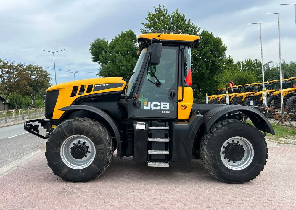 JCB Fastrac 3200 Sisu Xtra - جرار: صورة 2 JCB Fastrac 3200 Sisu Xtra - جرار: صورة 2