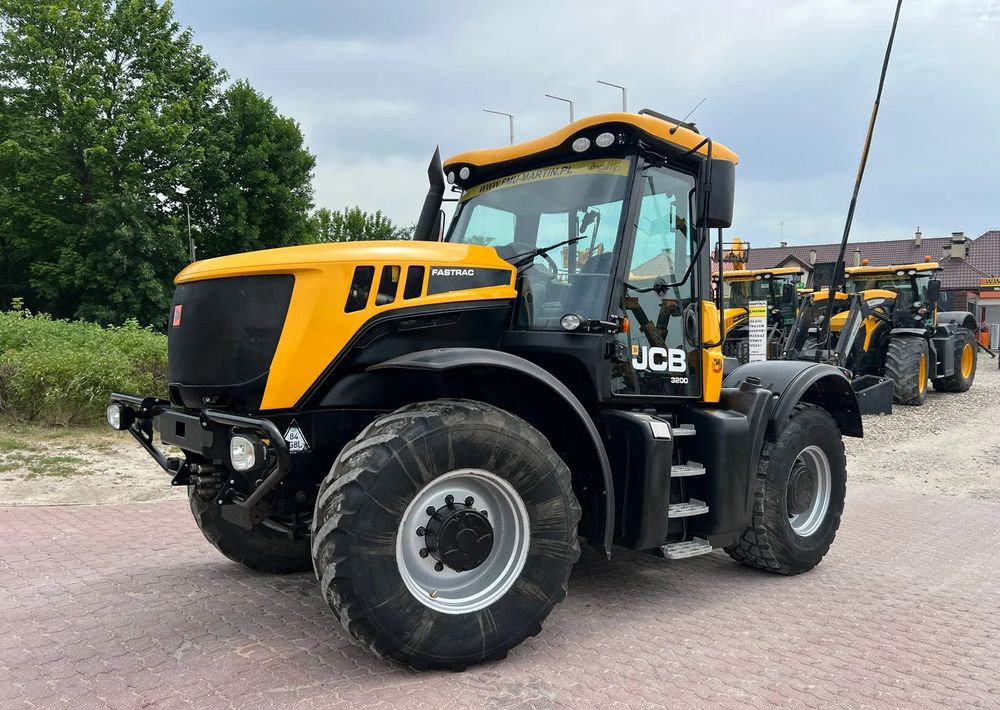 JCB Fastrac 3200 Sisu Xtra - جرار: صورة 1 JCB Fastrac 3200 Sisu Xtra - جرار: صورة 1
