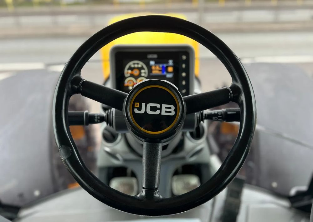جرار JCB Fastrac 4220 | 2017 ROK | 220 KM: صورة 18