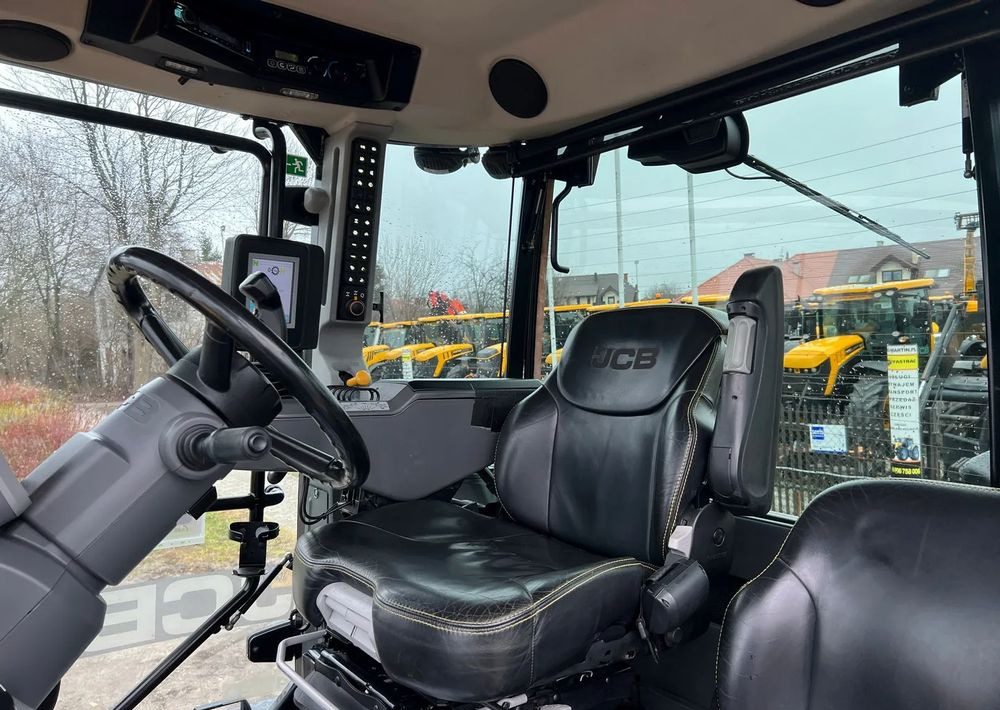جرار JCB Fastrac 4220 | 2017 ROK | 220 KM: صورة 12