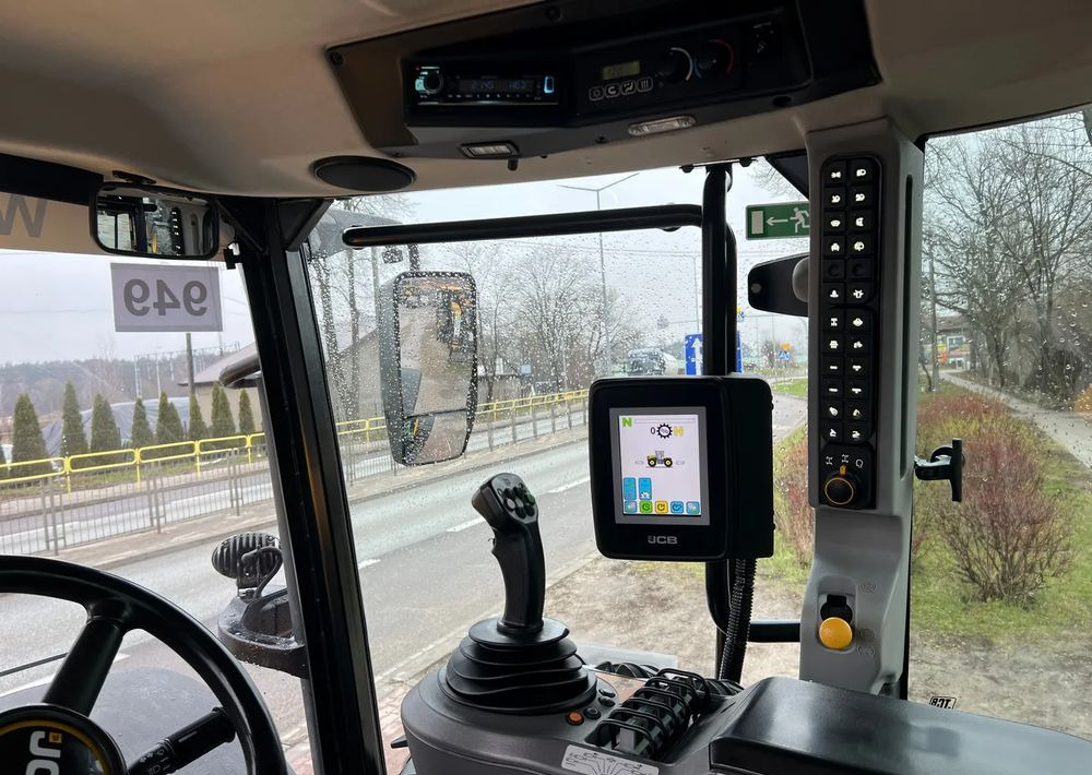 جرار JCB Fastrac 4220 | 2017 ROK | 220 KM: صورة 14