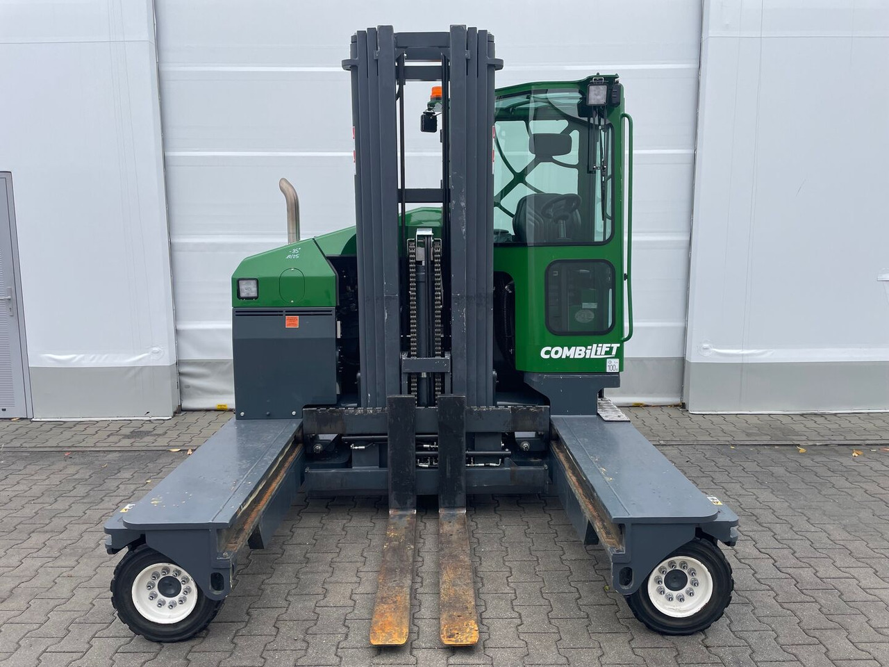 Combilift C4000 - رافعة شوكية للوصول للأماكن الضيقة ب4 اتجاهات: صورة 3 Combilift C4000 - رافعة شوكية للوصول للأماكن الضيقة ب4 اتجاهات: صورة 3