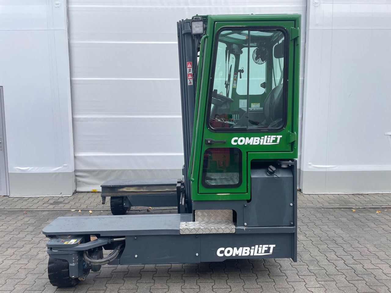Combilift C4000 - رافعة شوكية للوصول للأماكن الضيقة ب4 اتجاهات: صورة 1 Combilift C4000 - رافعة شوكية للوصول للأماكن الضيقة ب4 اتجاهات: صورة 1