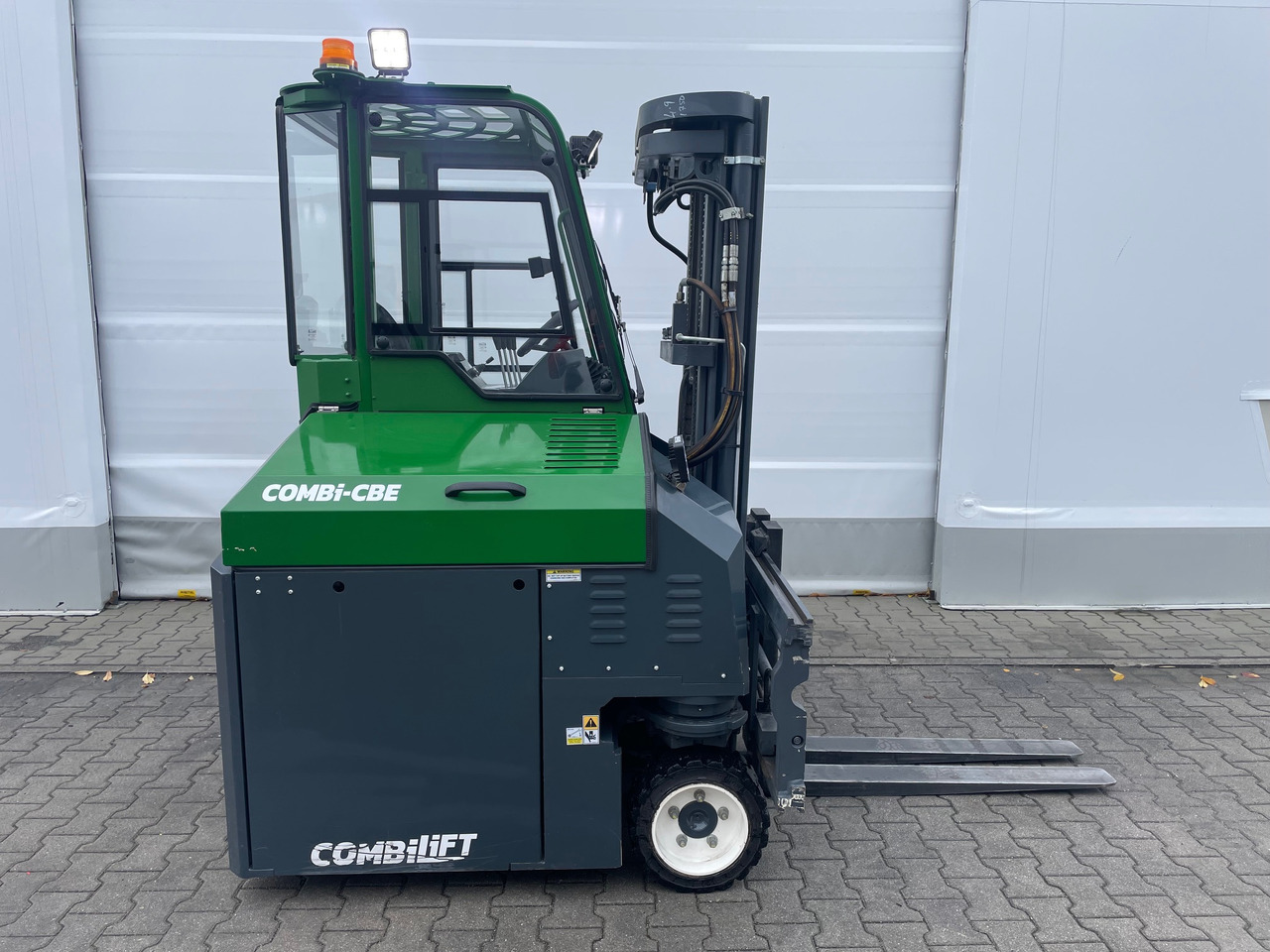 Combilift CBE 2500 - رافعة شوكية للوصول للأماكن الضيقة ب4 اتجاهات: صورة 2 Combilift CBE 2500 - رافعة شوكية للوصول للأماكن الضيقة ب4 اتجاهات: صورة 2