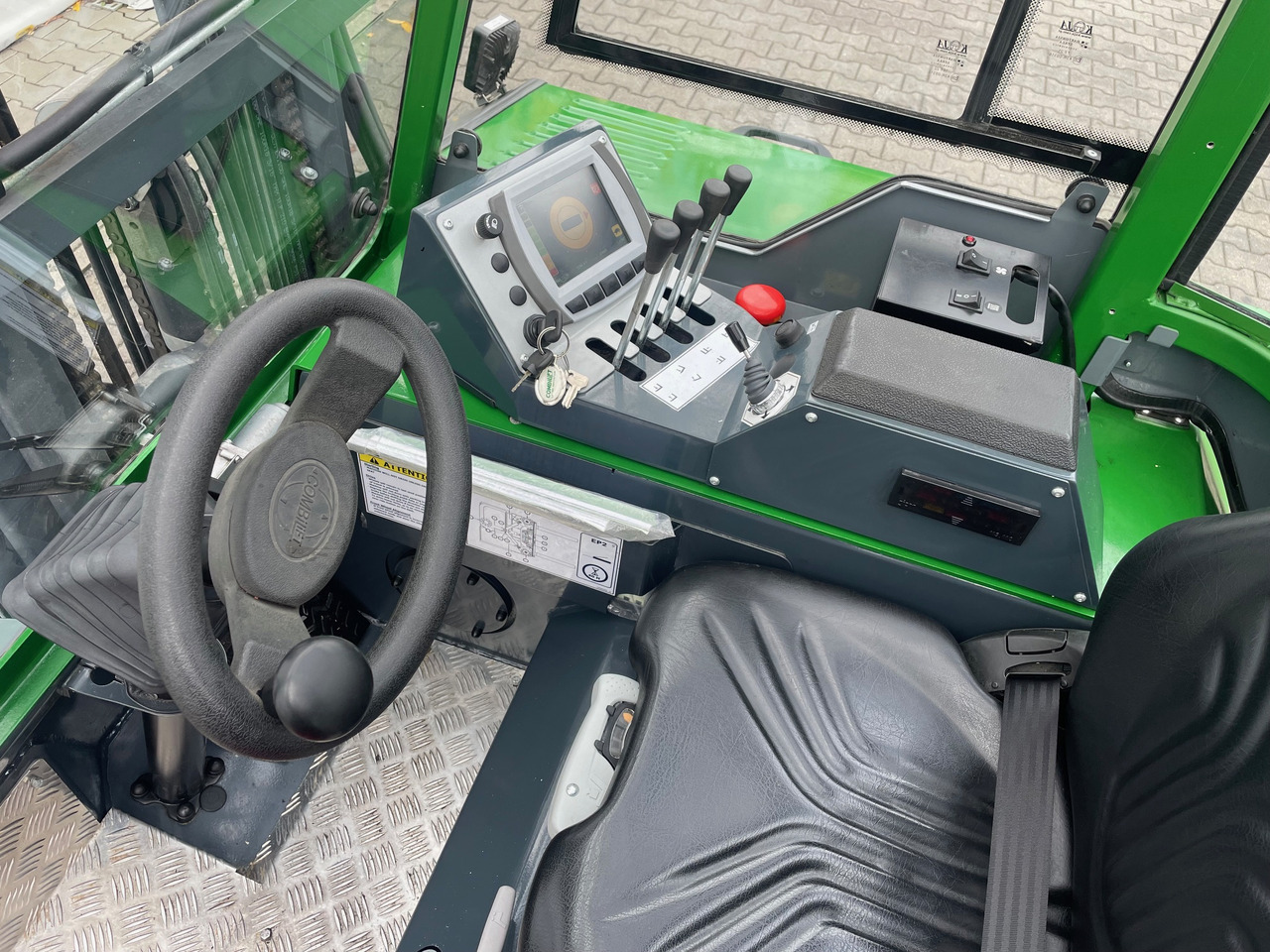Combilift CBE 2500 - رافعة شوكية للوصول للأماكن الضيقة ب4 اتجاهات: صورة 5 Combilift CBE 2500 - رافعة شوكية للوصول للأماكن الضيقة ب4 اتجاهات: صورة 5
