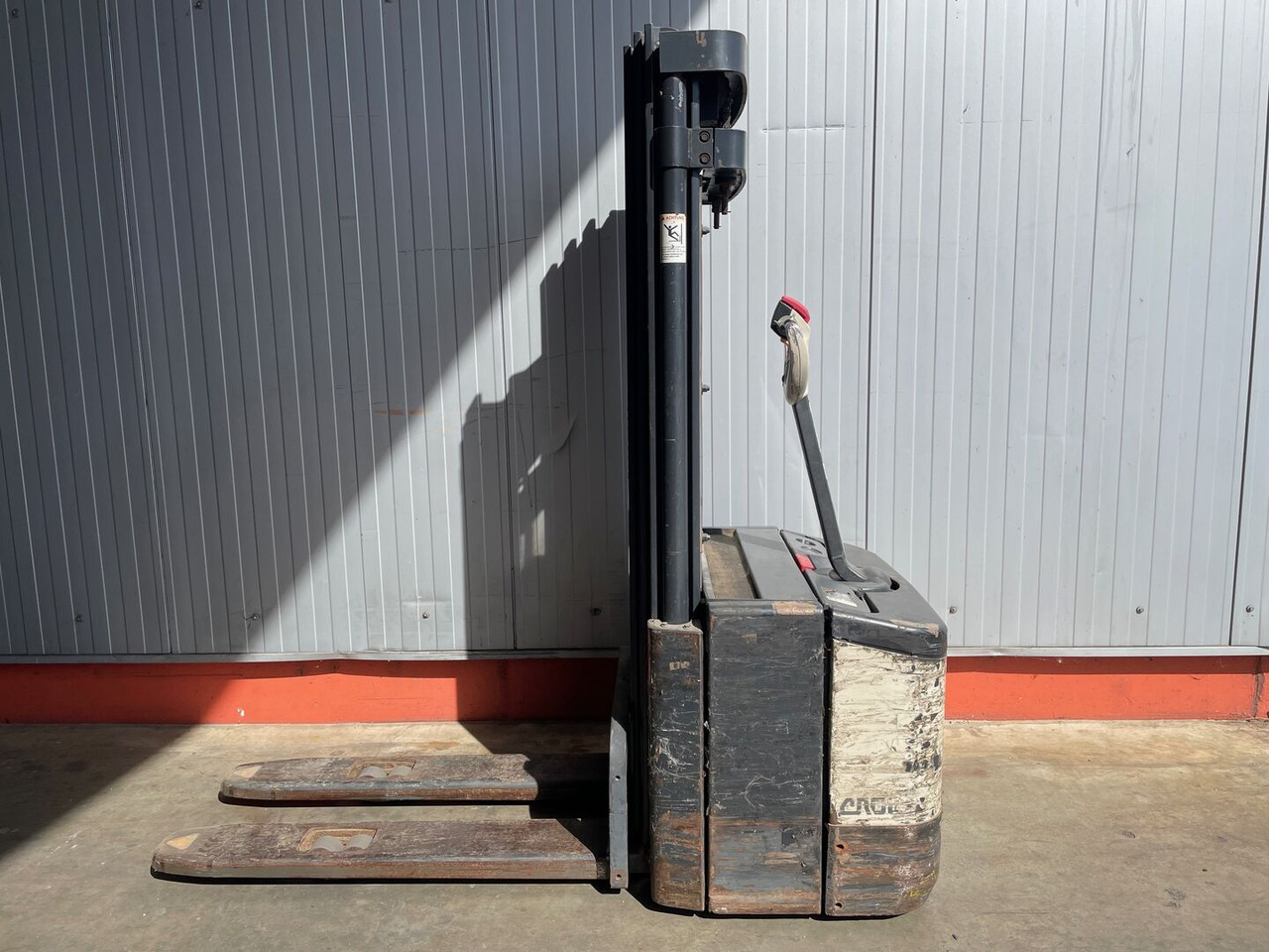 Crown WE2300 1.6 TT - آلة تكديس: صورة 1 Crown WE2300 1.6 TT - آلة تكديس: صورة 1