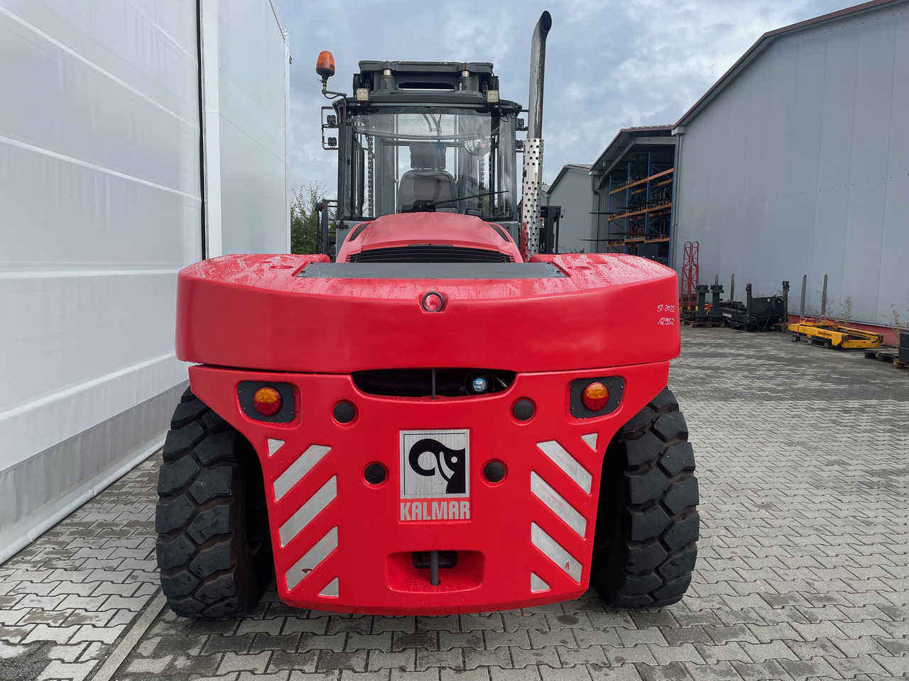 Kalmar DCG160-12 - آلة نقل الحاويات: صورة 4 Kalmar DCG160-12 - آلة نقل الحاويات: صورة 4