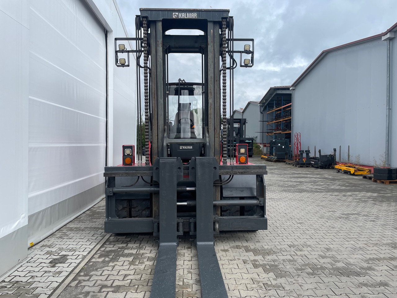 Kalmar DCG160-12 - آلة نقل الحاويات: صورة 3 Kalmar DCG160-12 - آلة نقل الحاويات: صورة 3