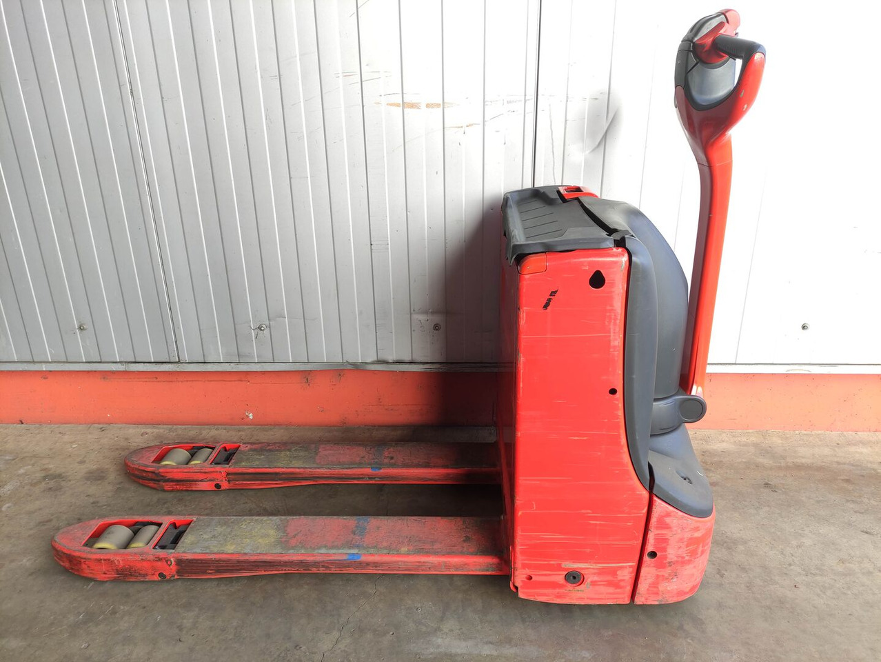 Linde T18-1152 - شاحنة نقل الطبالي: صورة 1 Linde T18-1152 - شاحنة نقل الطبالي: صورة 1