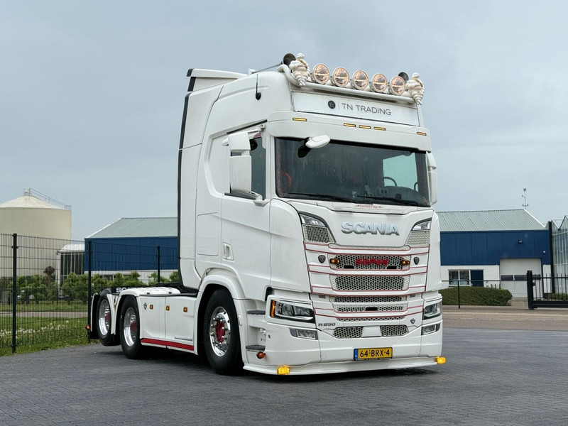 Scania R650 V8 FULL AIR, SHOW TRUCK, SPECIAL INTERIOR, DOUBLE BOOGIE - مقطورة السحب: صورة 1 Scania R650 V8 FULL AIR, SHOW TRUCK, SPECIAL INTERIOR, DOUBLE BOOGIE - مقطورة السحب: صورة 1