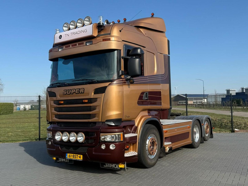 Scania R730 V8 V8, SHOWTRUCK VOLLUCHT, RETARDER, HYDRAULIEK, BOOGIE, ALU WIELEN, LEER. - رأس تريلا: صورة 1 Scania R730 V8 V8, SHOWTRUCK VOLLUCHT, RETARDER, HYDRAULIEK, BOOGIE, ALU WIELEN, LEER. - رأس تريلا: صورة 1