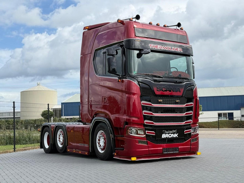 Scania S580 V8 NGS SHOWTRUCK, VOLLUCHT, RETARDER, LEER, GESTUURD. - رأس تريلا: صورة 1 Scania S580 V8 NGS SHOWTRUCK, VOLLUCHT, RETARDER, LEER, GESTUURD. - رأس تريلا: صورة 1