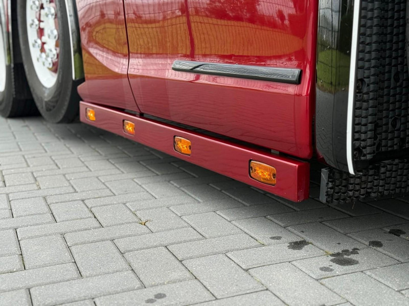 Scania S580 V8 NGS SHOWTRUCK, VOLLUCHT, RETARDER, LEER, GESTUURD. - رأس تريلا: صورة 4 Scania S580 V8 NGS SHOWTRUCK, VOLLUCHT, RETARDER, LEER, GESTUURD. - رأس تريلا: صورة 4
