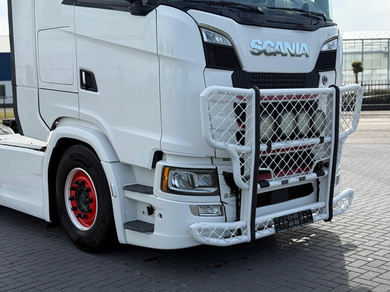 Scania S580 VOLLUCHT, PTO, LEER, RETARDER, TV, 3.15WB, BULLBAR. - مقطورة السحب: صورة 3 Scania S580 VOLLUCHT, PTO, LEER, RETARDER, TV, 3.15WB, BULLBAR. - مقطورة السحب: صورة 3