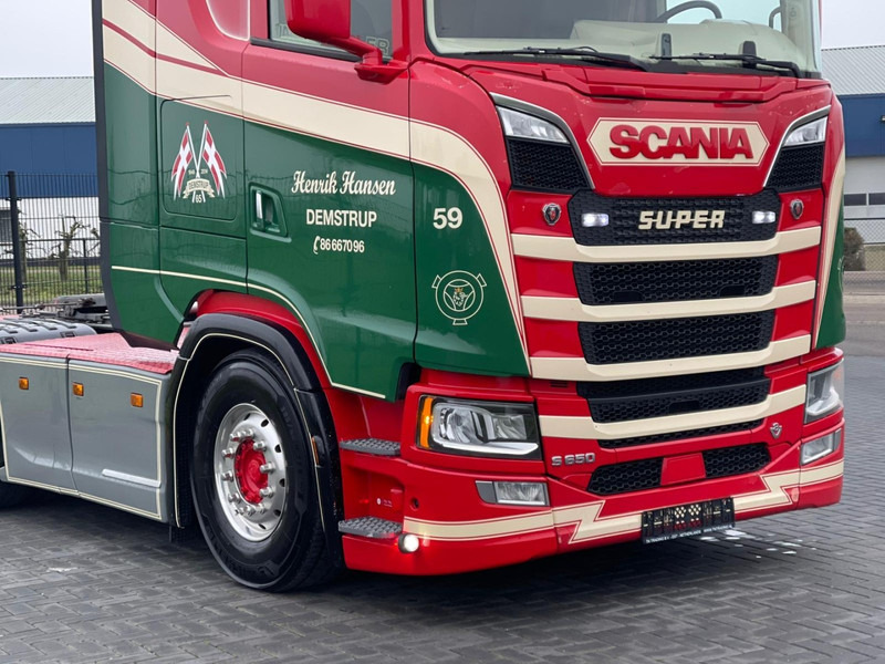 Scania S650 V8 NGS SHOW TRUCK, FULL AIR, RETARDER, PTO/HYDRAULIC! - مقطورة السحب: صورة 4 Scania S650 V8 NGS SHOW TRUCK, FULL AIR, RETARDER, PTO/HYDRAULIC! - مقطورة السحب: صورة 4
