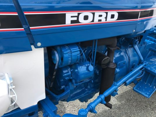 Ford 4110 V fruitier arceau tracteur à 15 000 € sans tva à rajouter - جرار: صورة 5 Ford 4110 V fruitier arceau tracteur à 15 000 € sans tva à rajouter - جرار: صورة 5