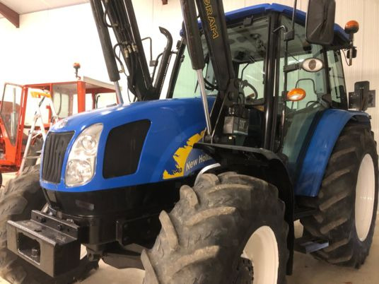 New Holland T5040 TRACTEUR + CHARGEUR - جرار: صورة 1 New Holland T5040 TRACTEUR + CHARGEUR - جرار: صورة 1