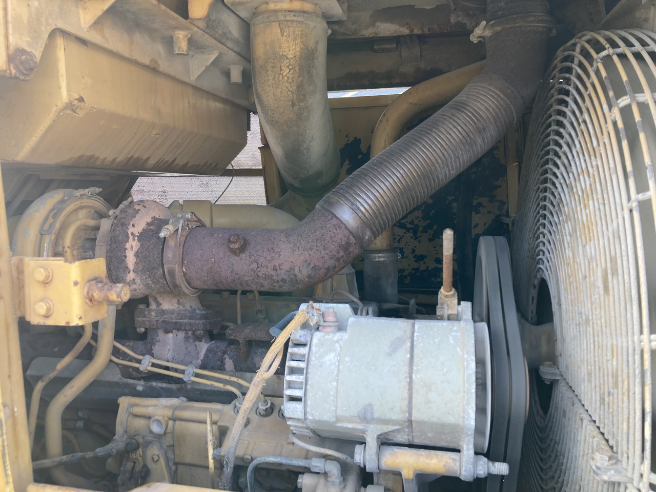 اللودر المجنزر CATERPILLAR 973: صورة 17