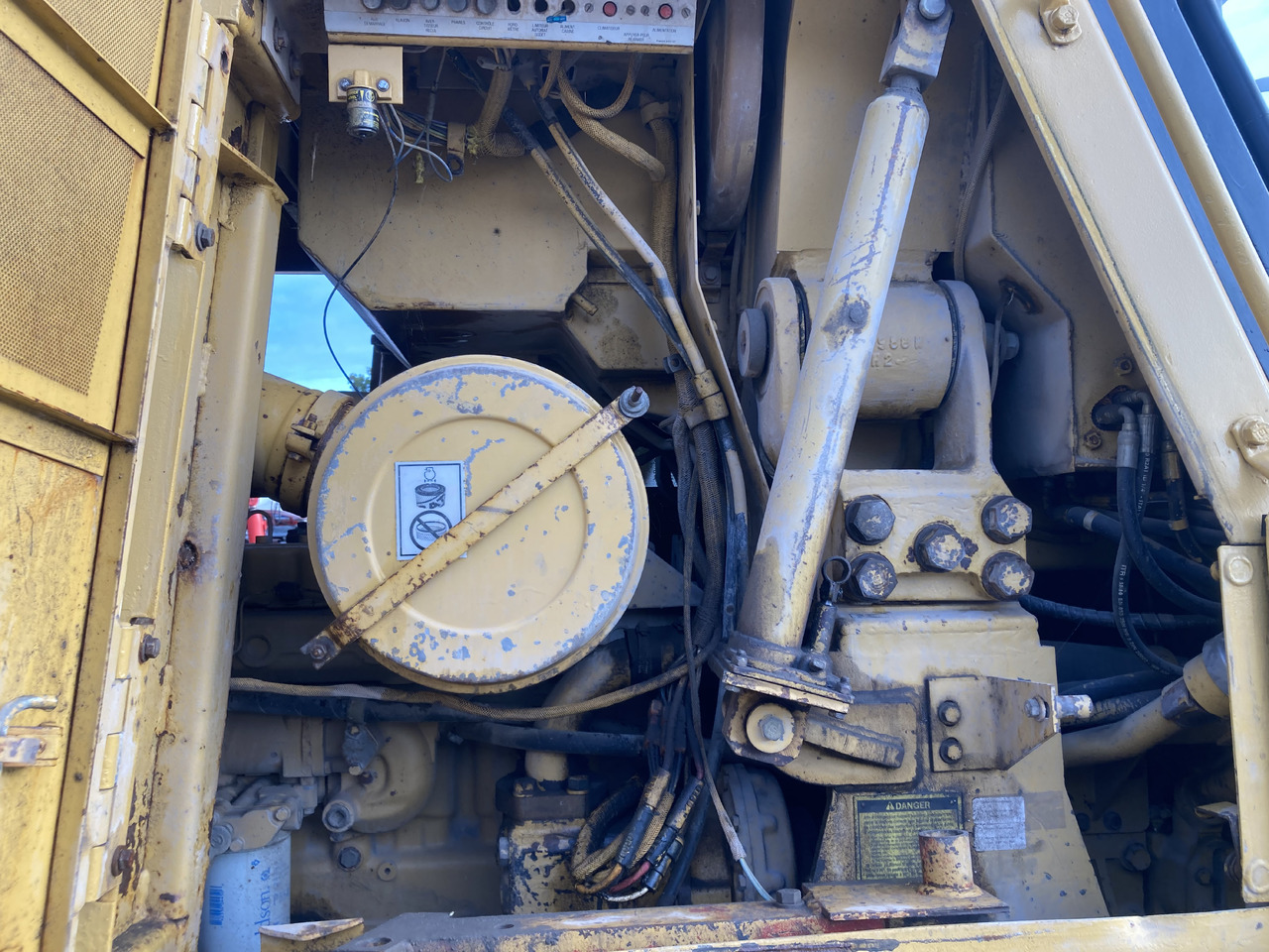 اللودر المجنزر CATERPILLAR 973: صورة 28