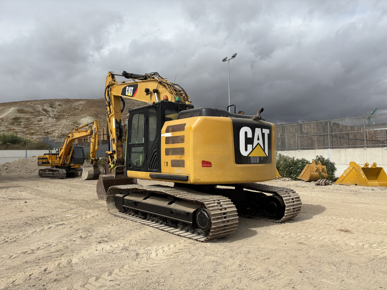 CATERPILLAR 320EL RR - حفار زاحف: صورة 3 CATERPILLAR 320EL RR - حفار زاحف: صورة 3