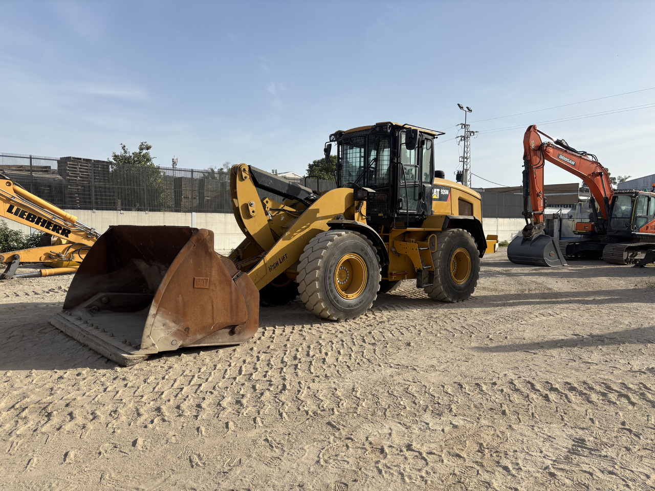 CATERPILLAR 926M - اللودر بعجل: صورة 1 CATERPILLAR 926M - اللودر بعجل: صورة 1