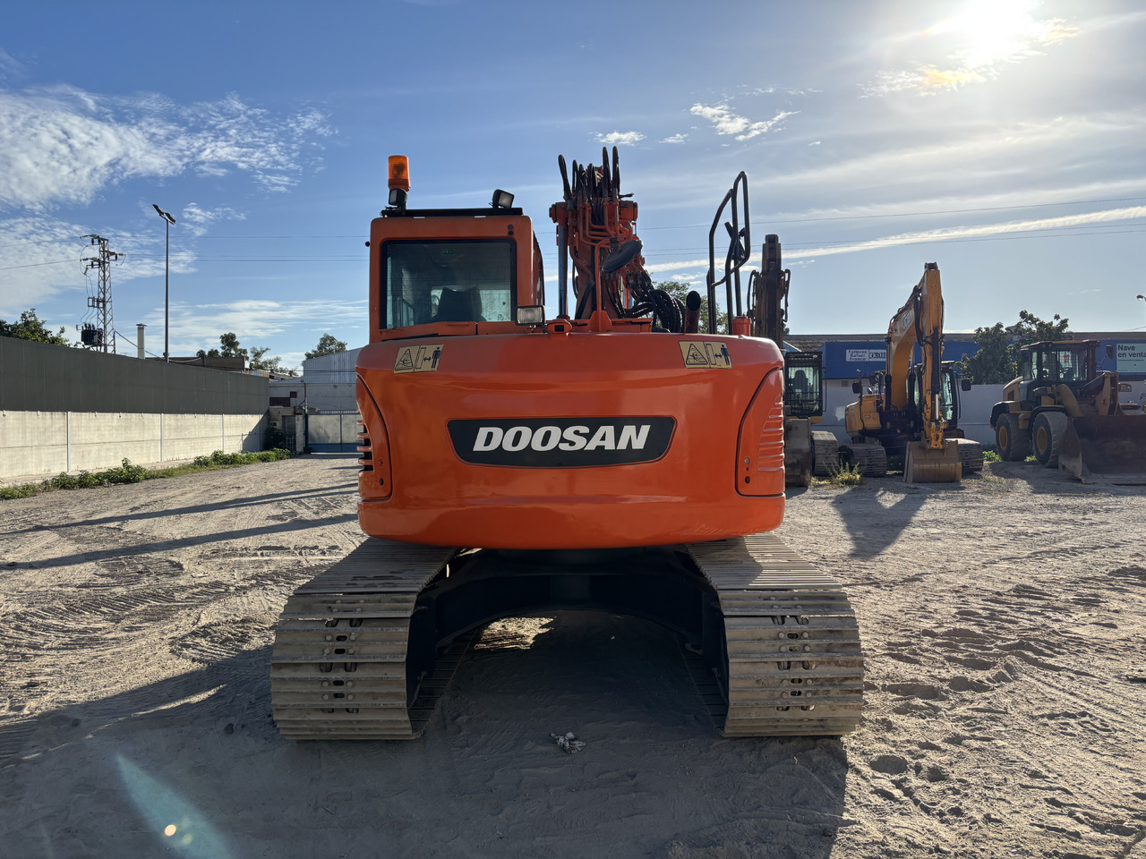 DOOSAN DX140-3 - حفار زاحف: صورة 4 DOOSAN DX140-3 - حفار زاحف: صورة 4