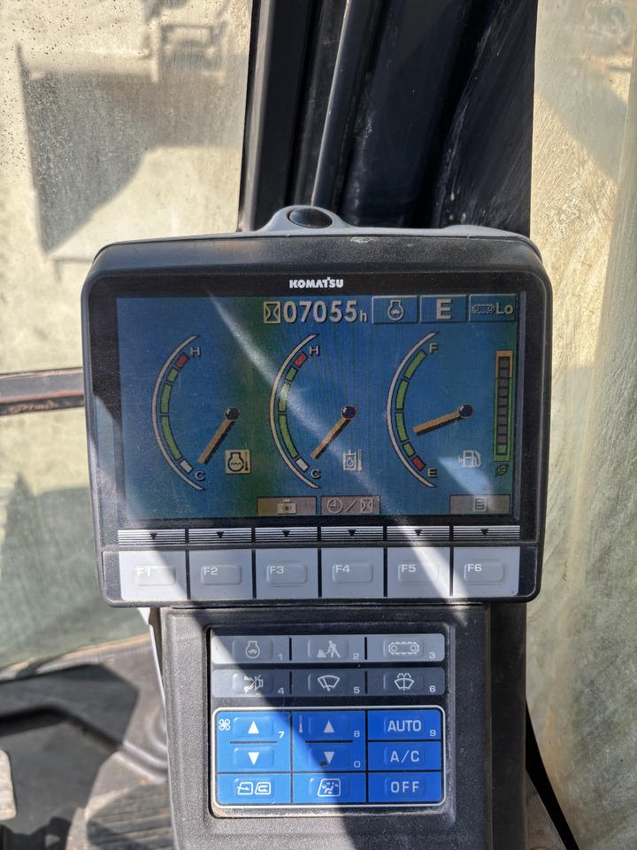تأجير KOMATSU PC210-8 KOMATSU PC210-8: صورة 11